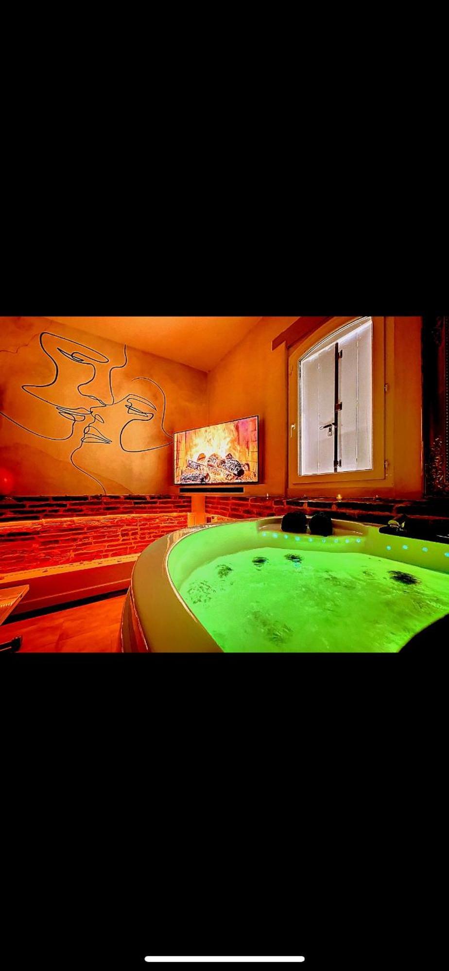 L'Antre Vue - Jacuzzi Au Chateau Belberaud Exterior foto